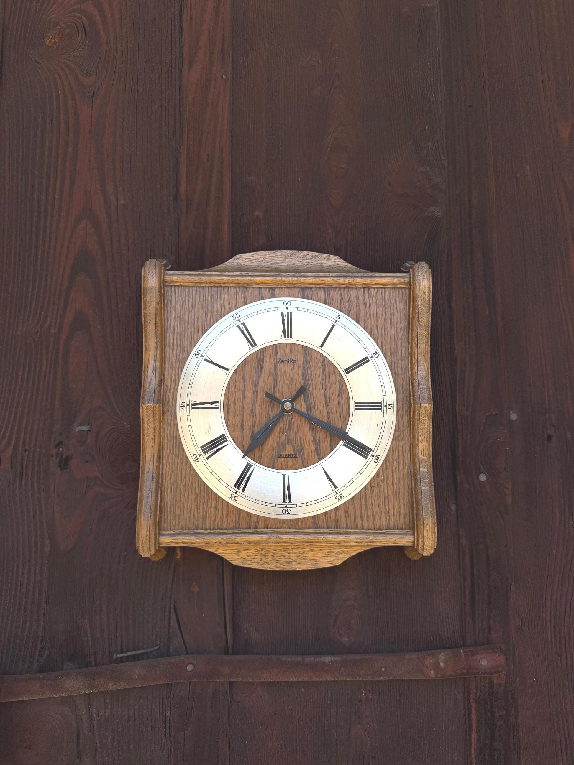 Vintage Wanduhr von ZanRa aus Eichenholz mit römischen Ziffern
