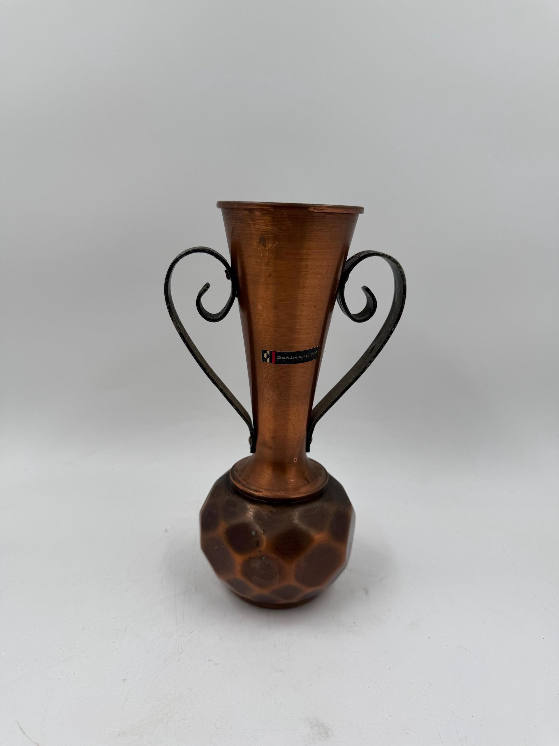 Vintage Kupfervase mit Schmiedeeisen-Griffen, gehämmert