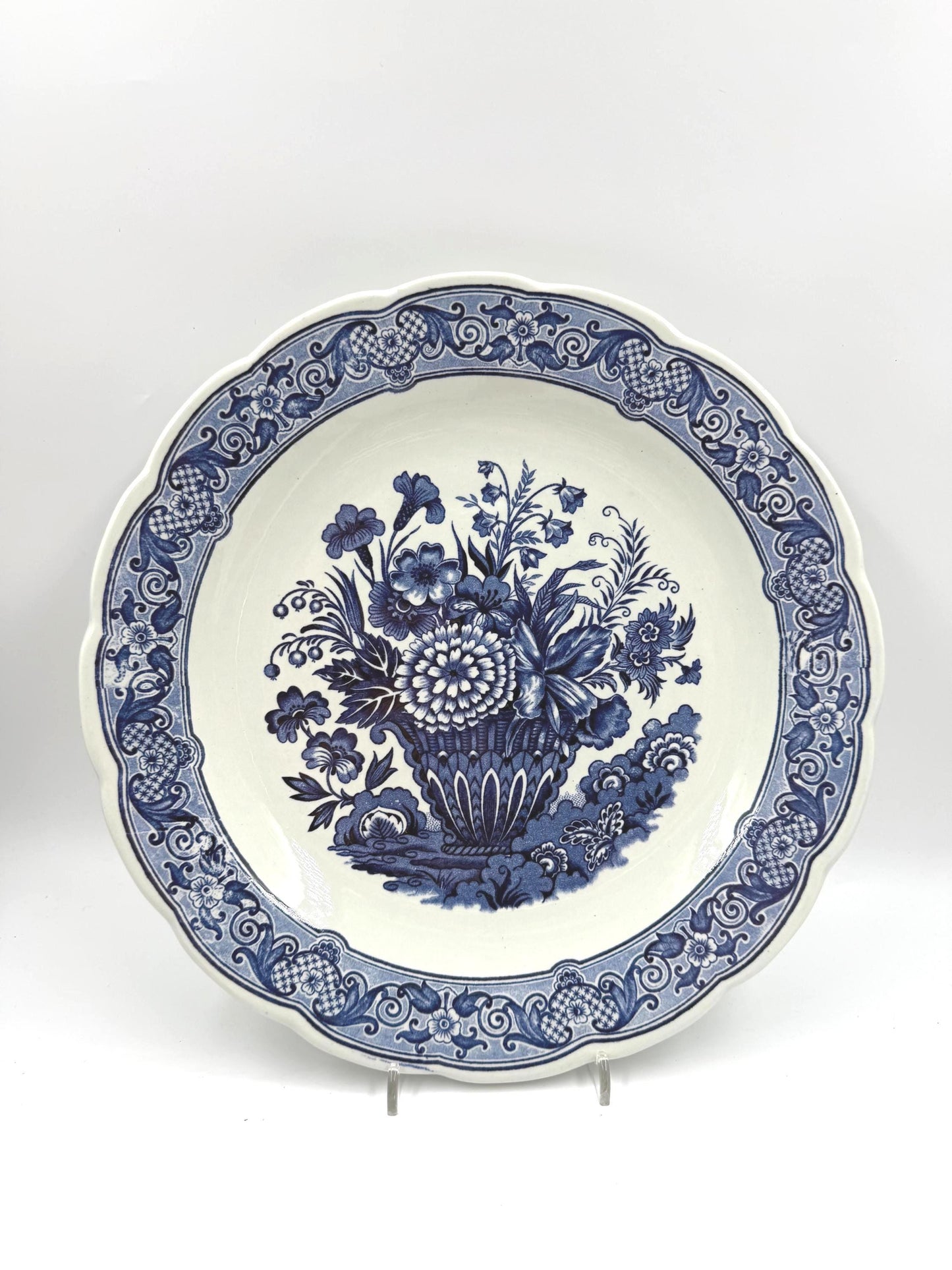Vintage Wandteller von Royal Sphinx Maastricht im Delfter Blau-Weiß Stil mit Blumenkorb Motiv
