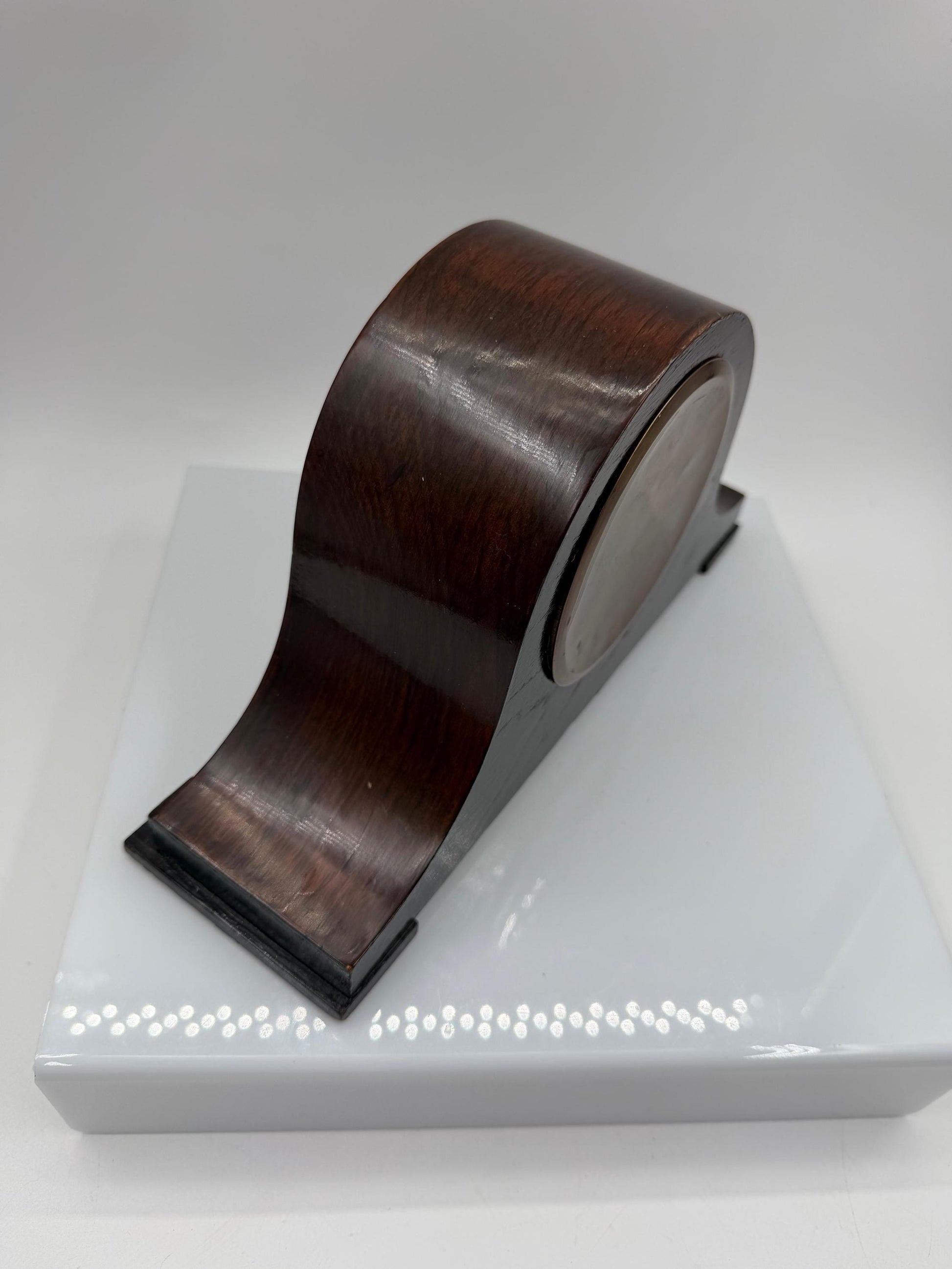 Vintage Kaminuhr im französischen Stil mit Quarzwerk und dunkelbraunem Holzgehäuse