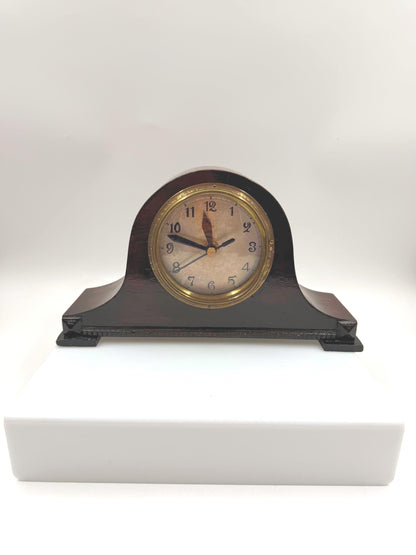 Vintage Kaminuhr im französischen Stil mit Quarzwerk und dunkelbraunem Holzgehäuse