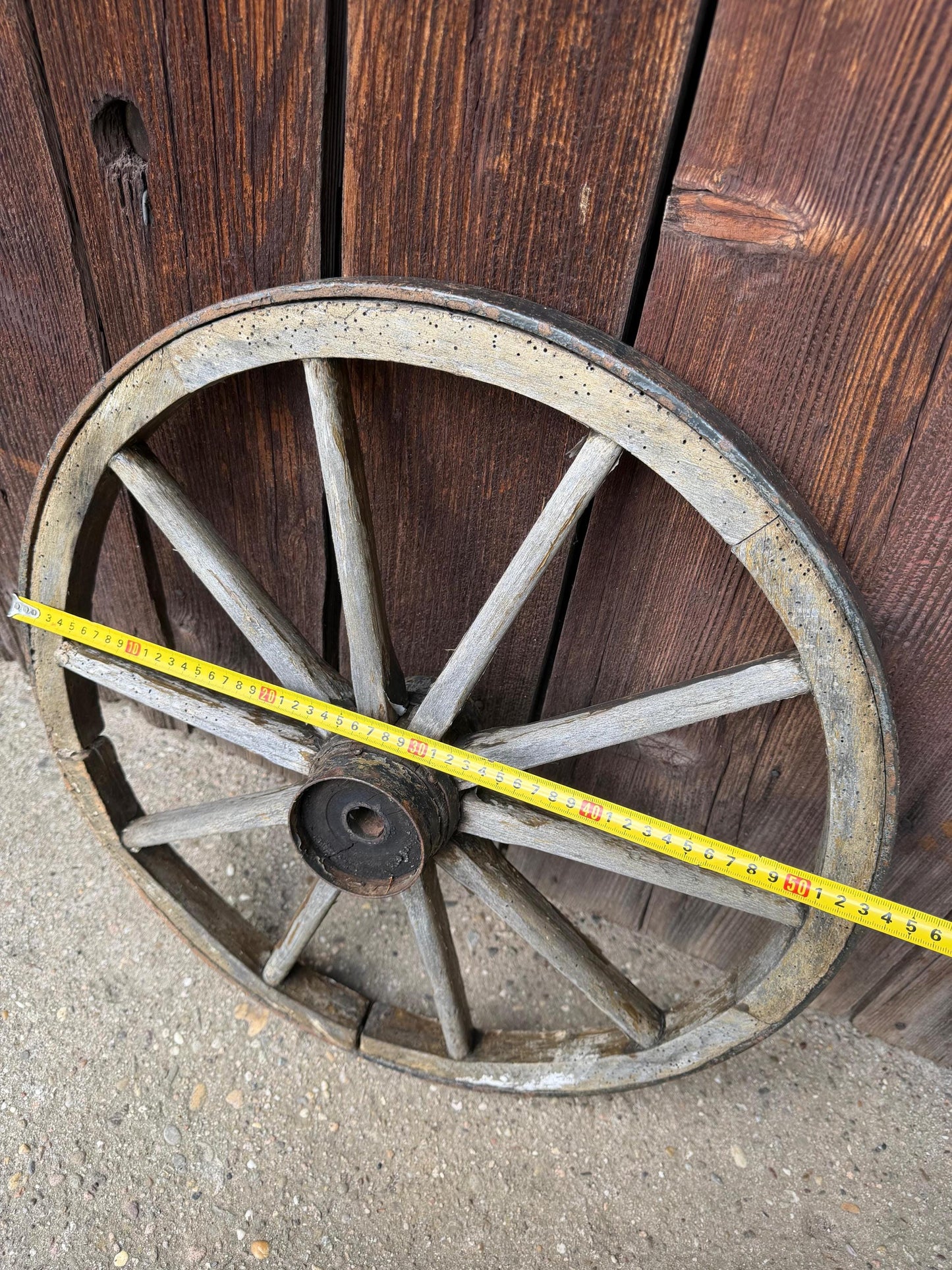 Vintage Wagenrad aus Holz mit Eisenfelge Ø 50cm