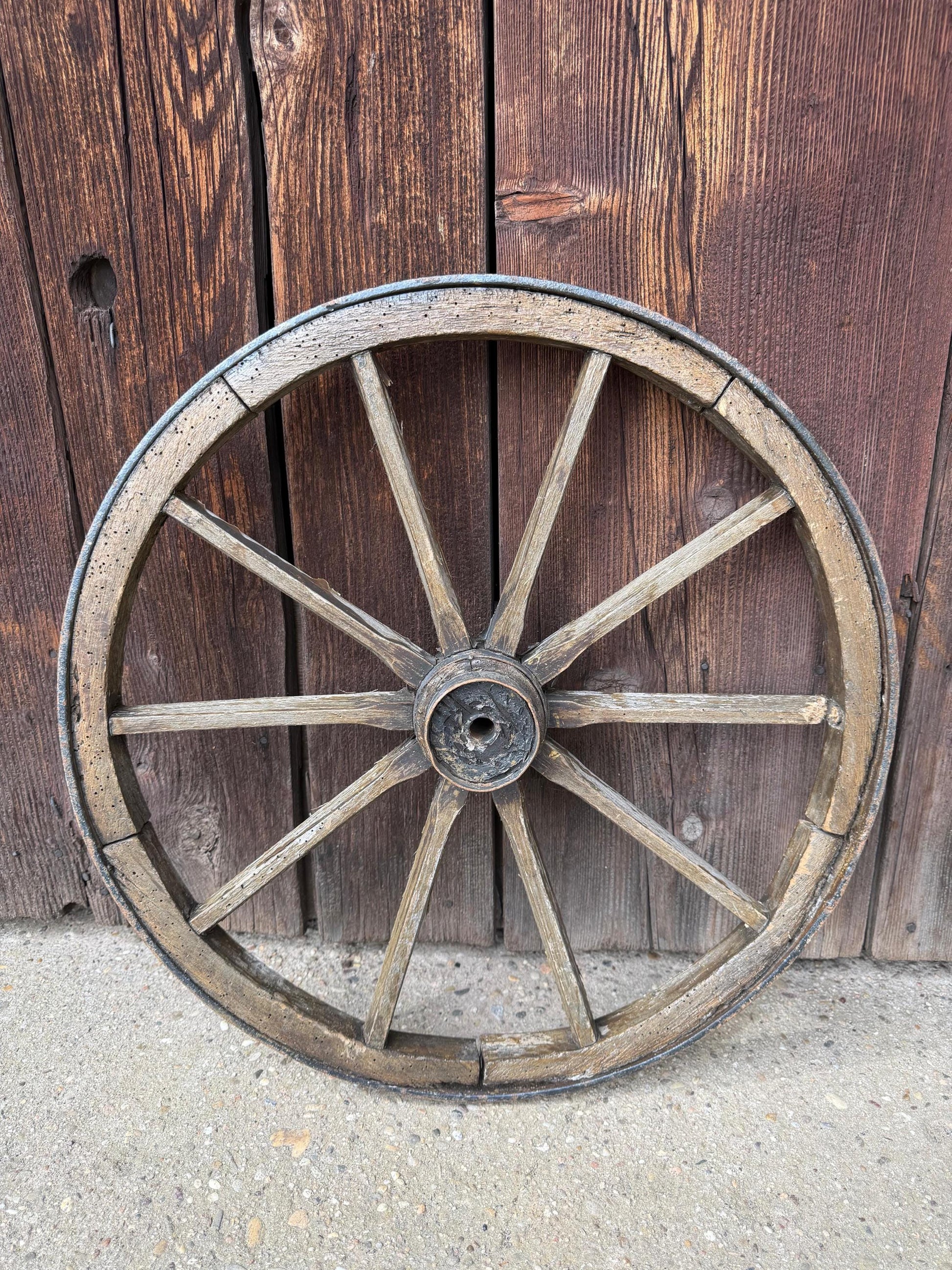Vintage Wagenrad aus Holz mit Eisenfelge Ø 50cm