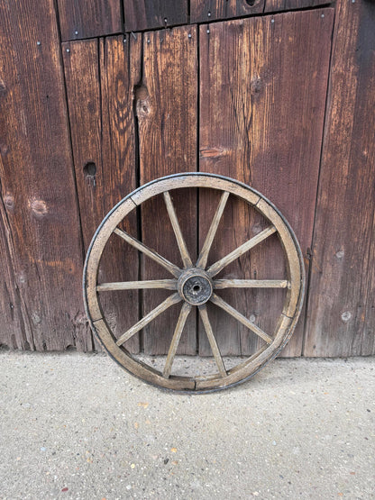 Vintage Wagenrad aus Holz mit Eisenfelge Ø 50cm
