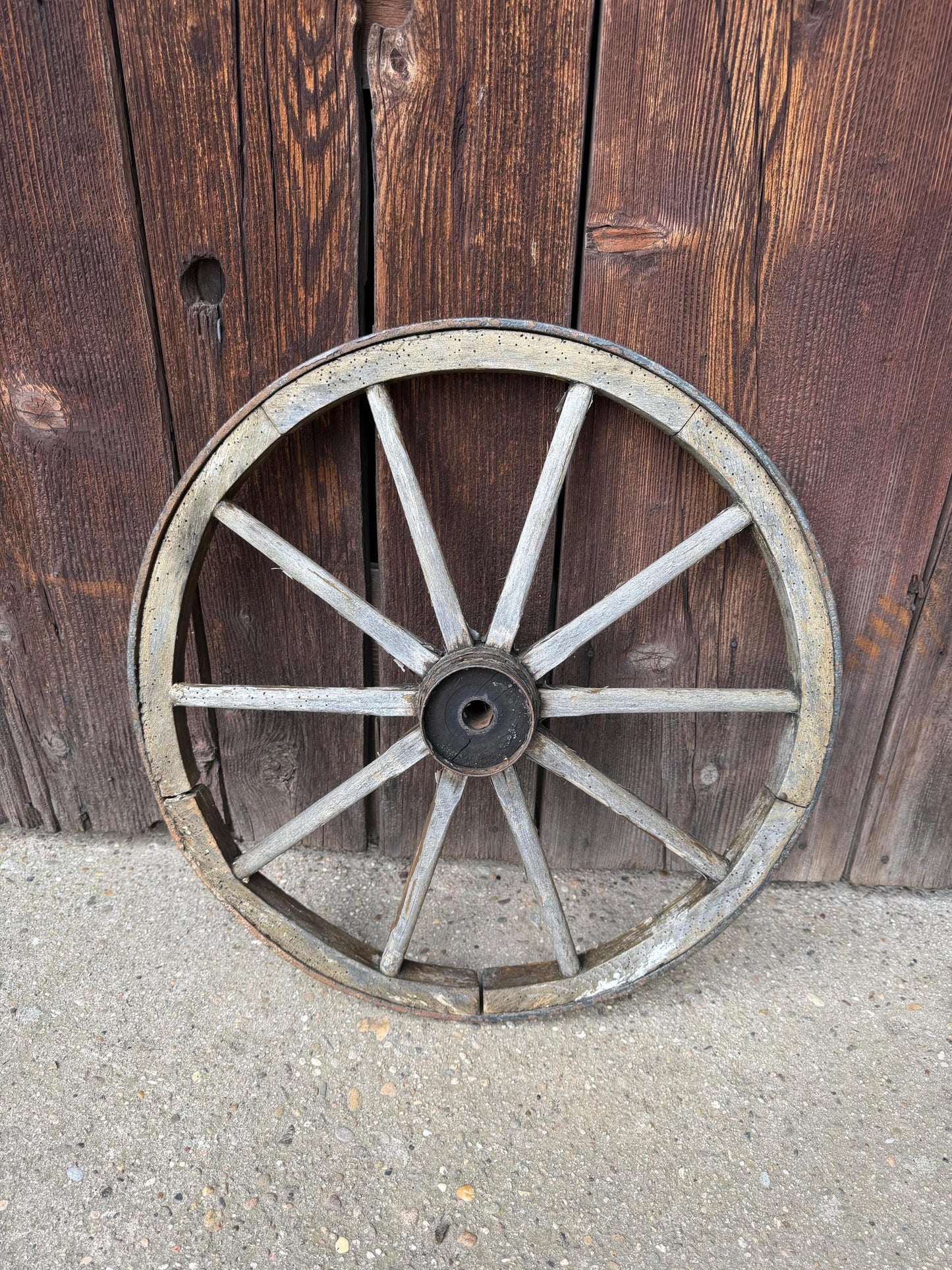 Vintage Wagenrad aus Holz mit Eisenfelge Ø 50cm