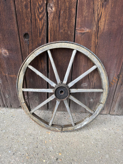 Vintage Wagenrad aus Holz mit Eisenfelge Ø 50cm