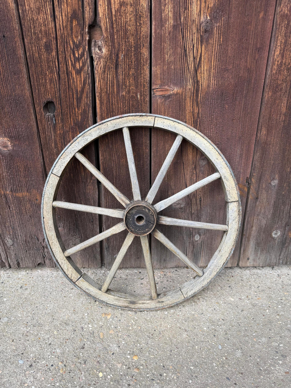 Vintage Wagenrad aus Holz mit Eisenreifen Ø 50cm