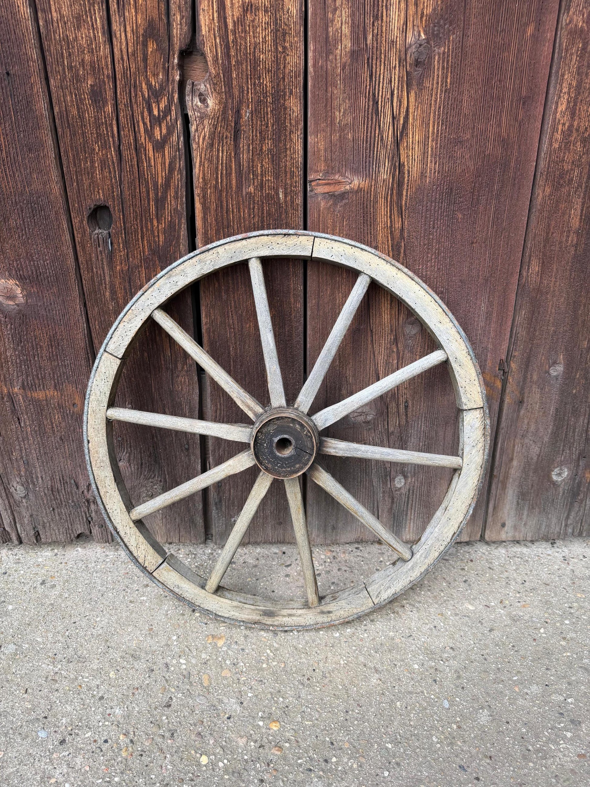 Vintage Wagenrad aus Holz mit Eisenreifen Ø 50cm