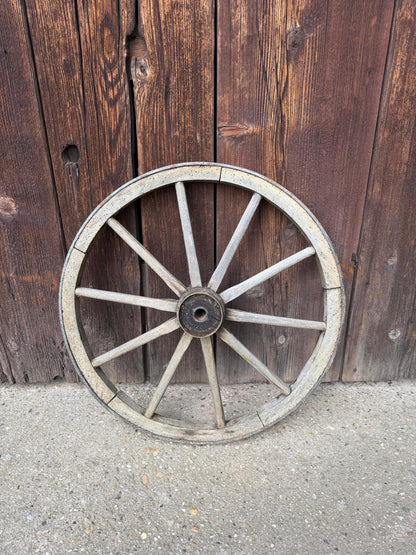 Vintage Wagenrad aus Holz mit Eisenreifen Ø 50cm