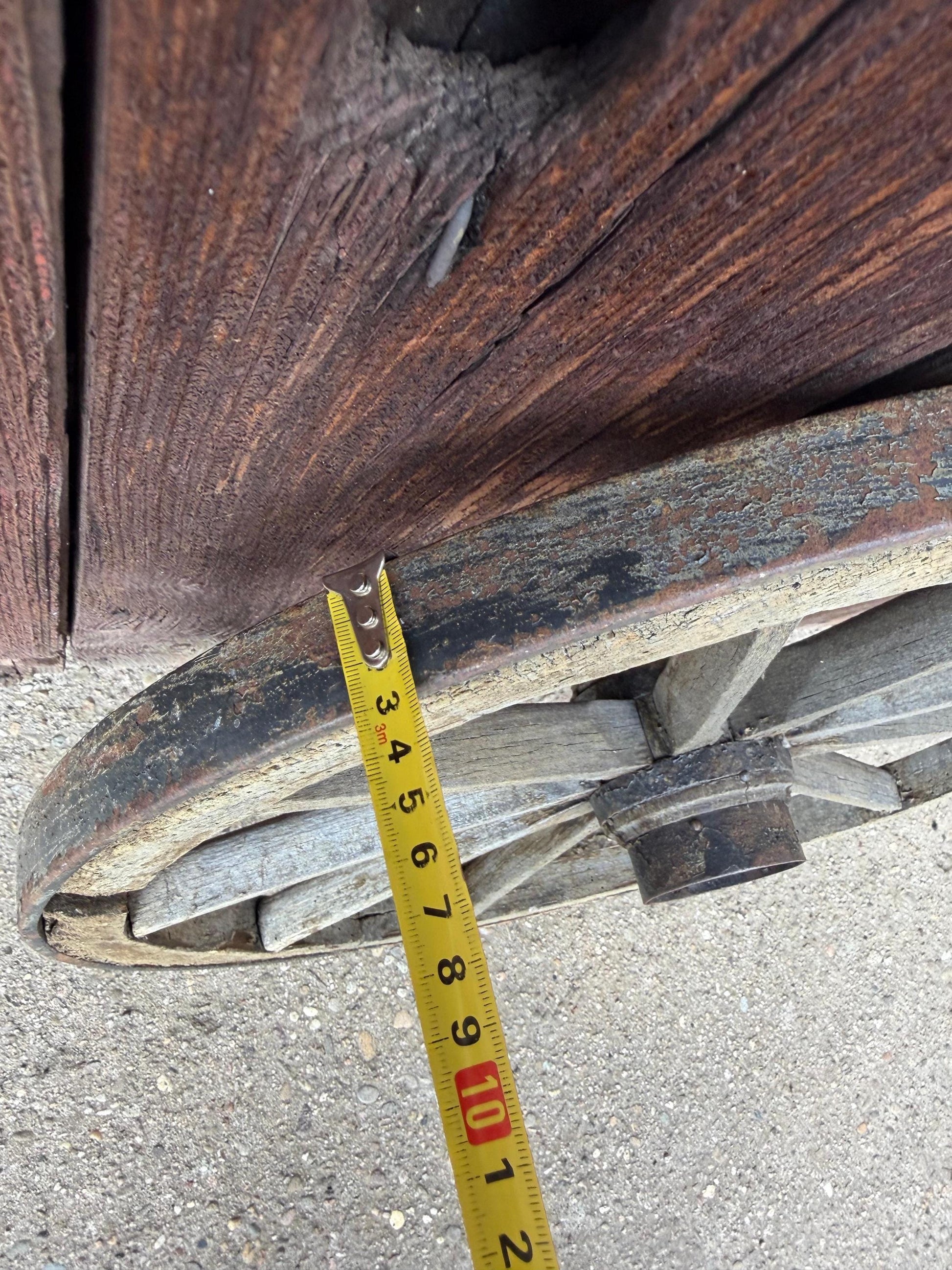 Vintage Wagenrad aus Holz mit Eisenreifen Ø 50cm