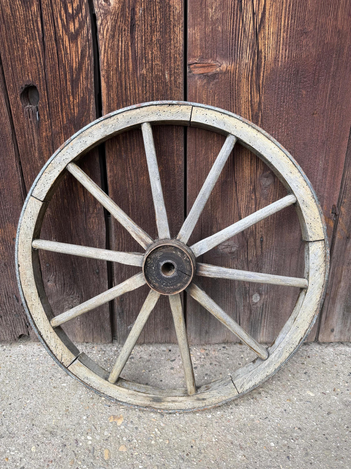 Vintage Wagenrad aus Holz mit Eisenreifen Ø 50cm