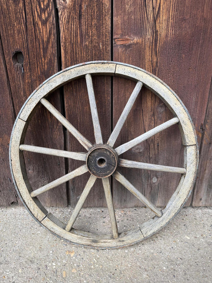 Vintage Wagenrad aus Holz mit Eisenreifen Ø 50cm