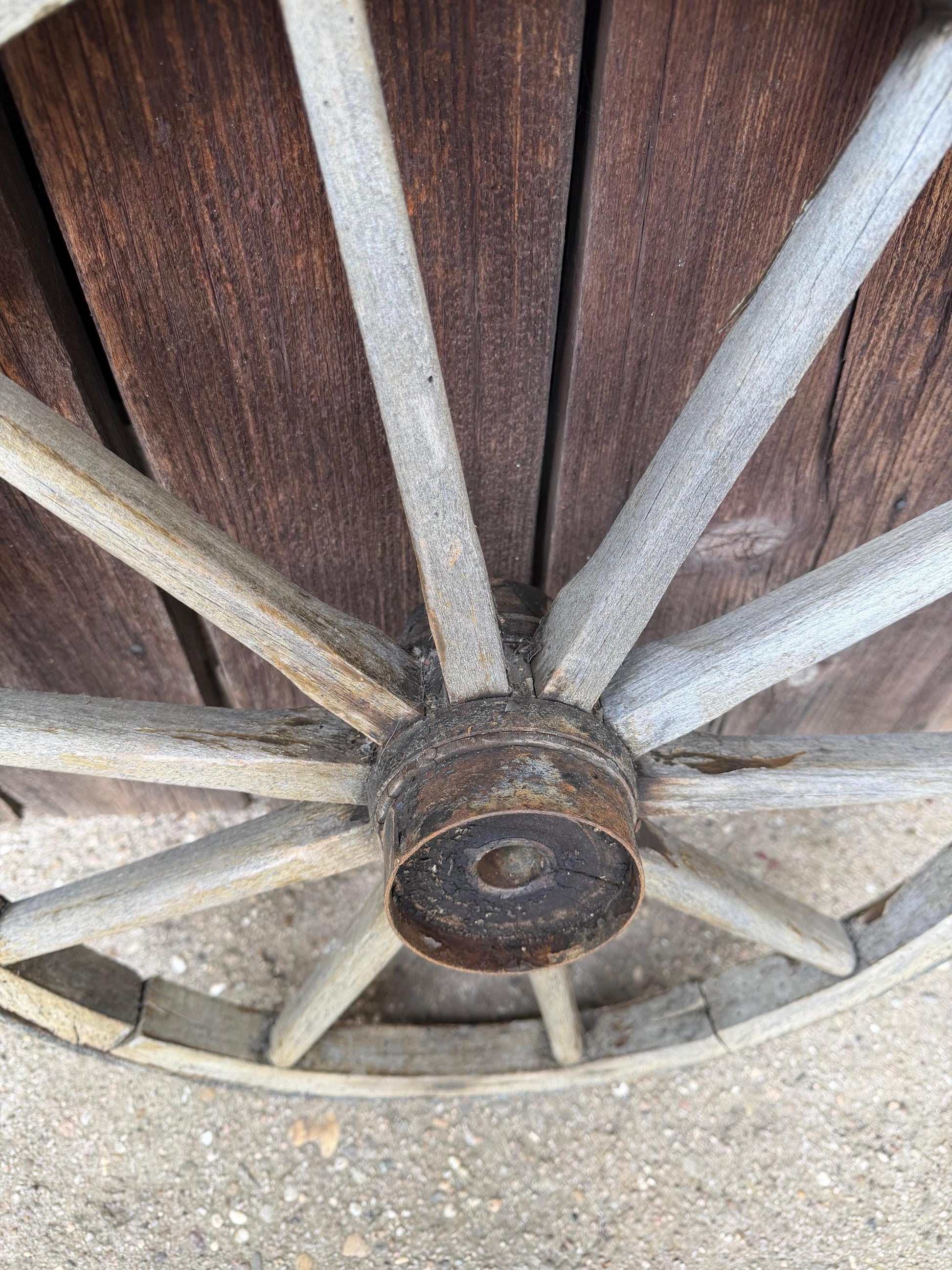 Vintage Wagenrad aus Holz mit Eisenreifen Ø 50cm