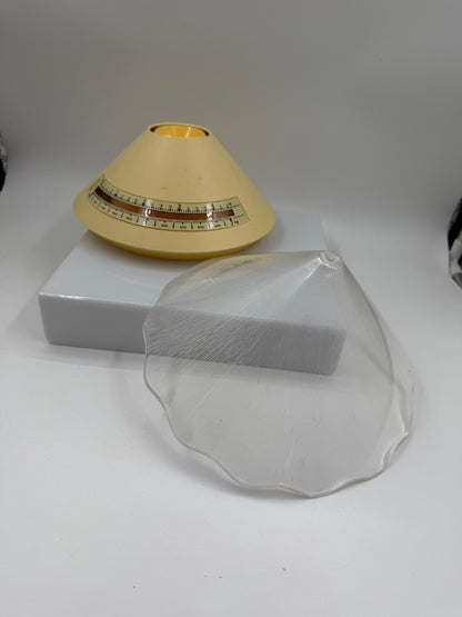 Vintage Space Age Küchenwaage in Pyramidenform Cremegelb 1970er