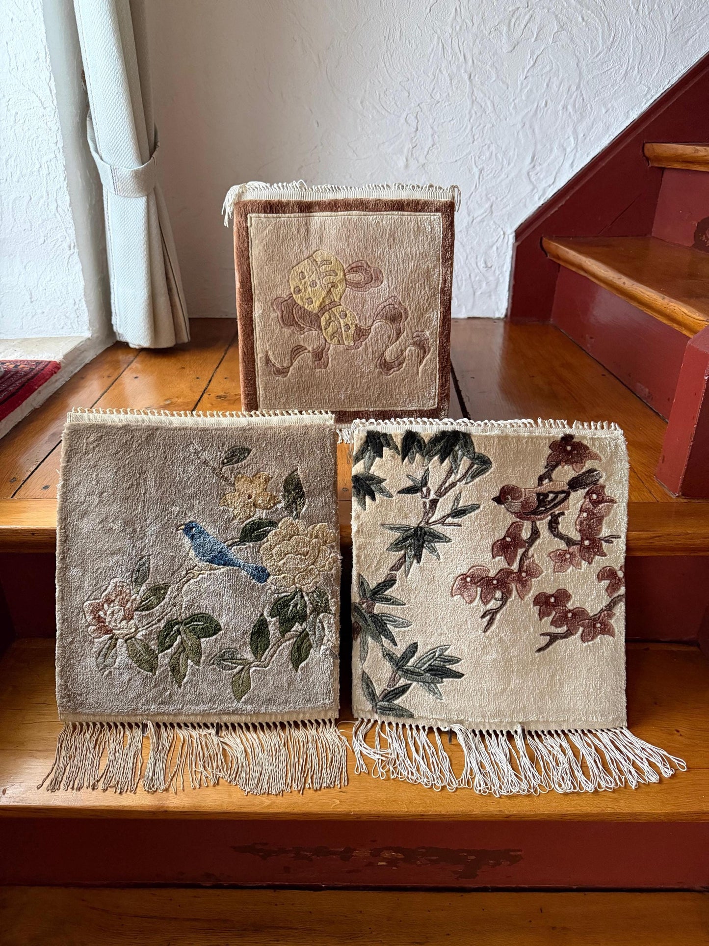 Set von 3 Vintage Seidenteppich mit Blumen-Vogel-Motiv, China 35x35cm