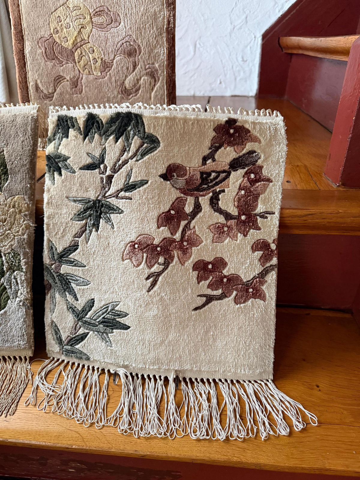 Set von 3 Vintage Seidenteppich mit Blumen-Vogel-Motiv, China 35x35cm