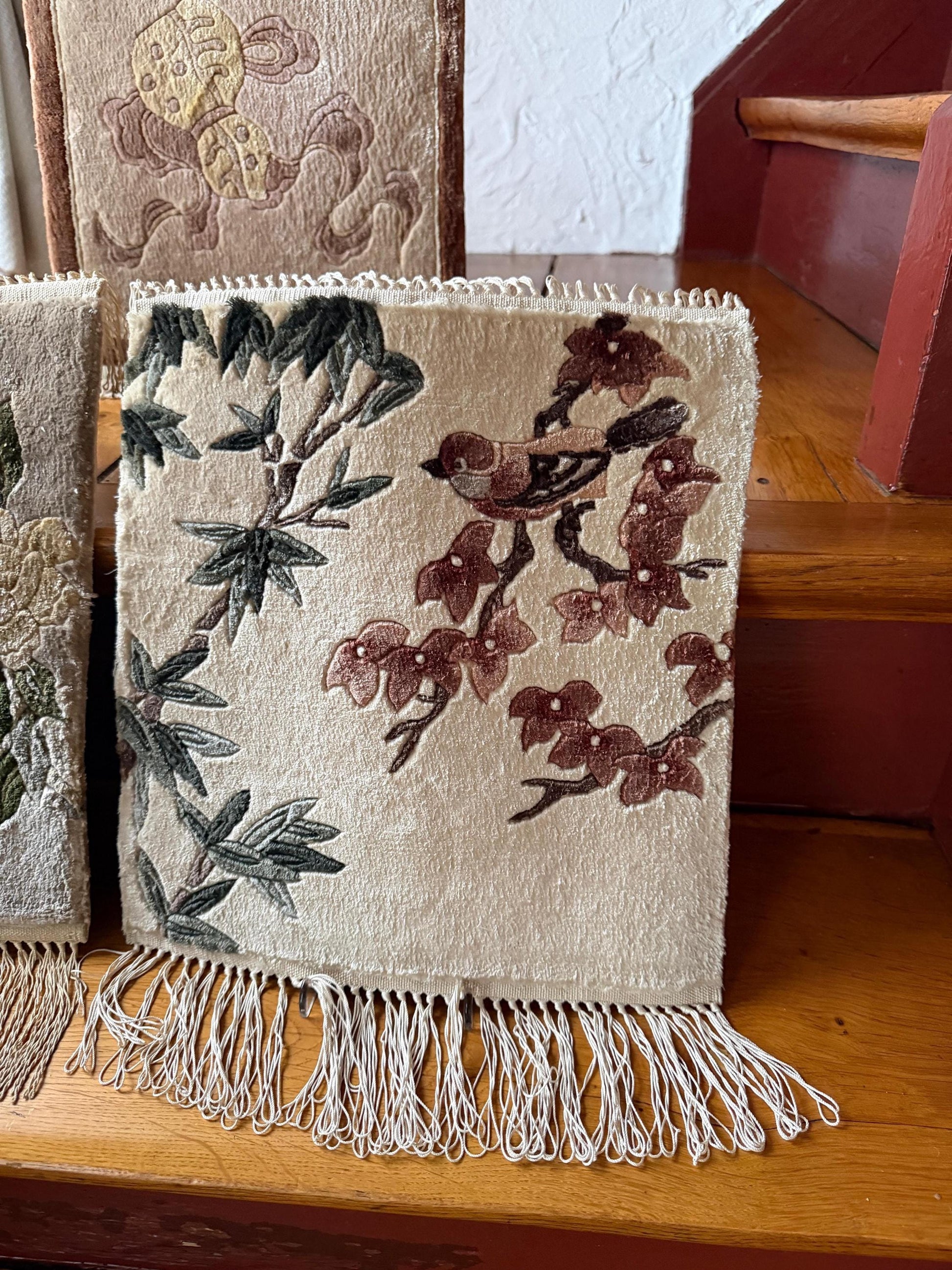 Set von 3 Vintage Seidenteppich mit Blumen-Vogel-Motiv, China 35x35cm