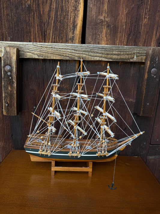 Vintage Modellschiff Dreimaster aus Hartholz, 32 cm