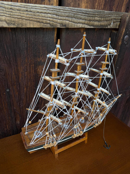 Vintage Modellschiff Dreimaster aus Hartholz, 32 cm