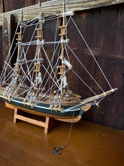 Vintage Modellschiff Dreimaster aus Hartholz, 32 cm
