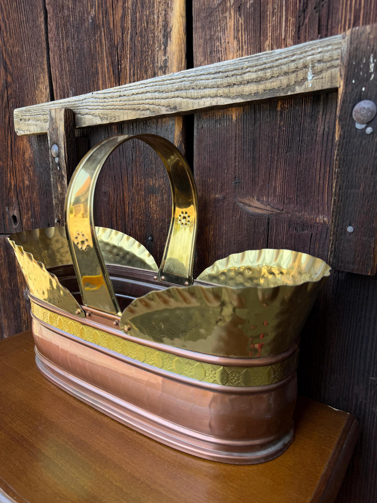 Vintage Korbschale aus gehämmertem Kupfer und Messing, Art Nouveau