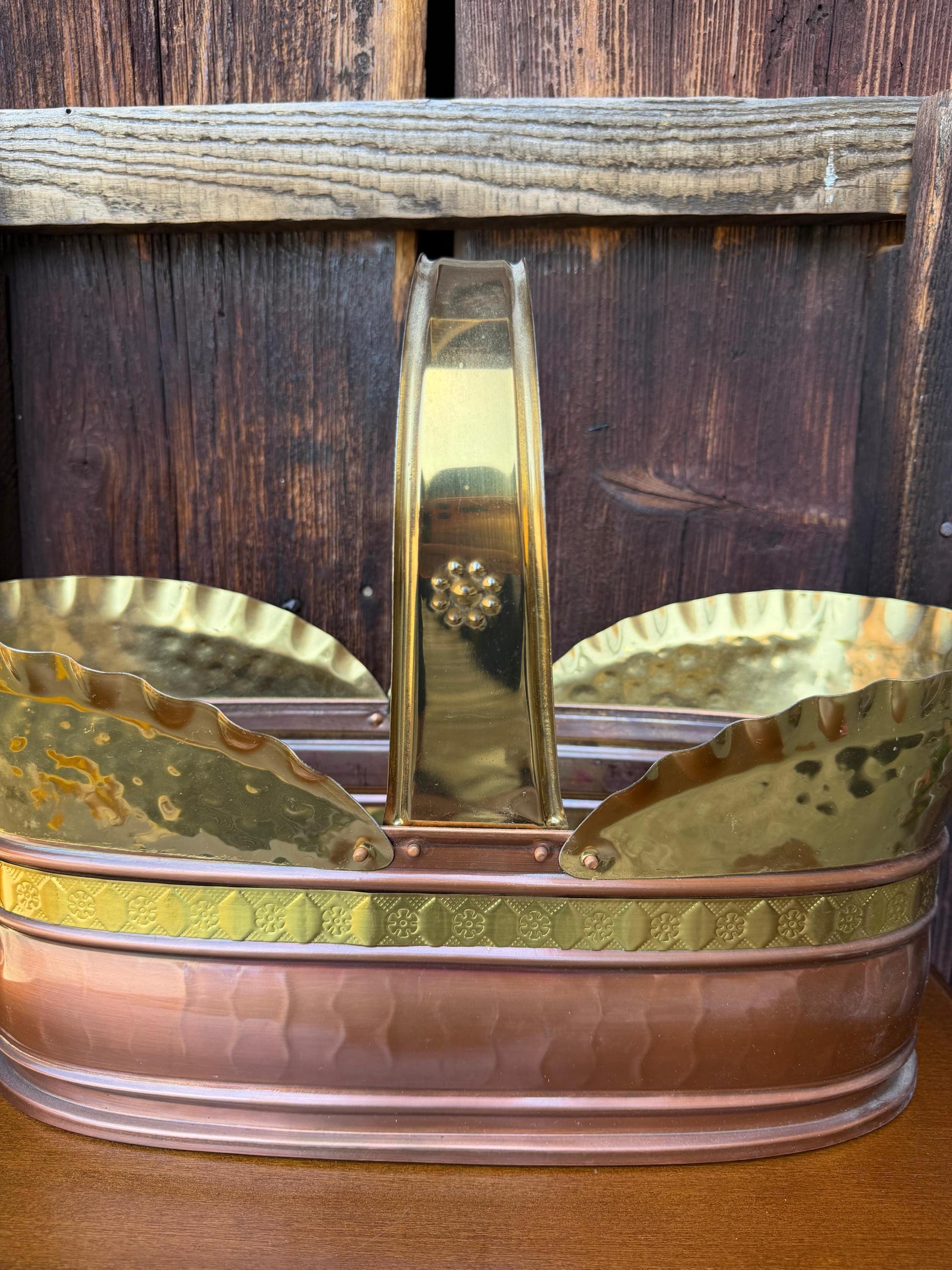Vintage Korbschale aus gehämmertem Kupfer und Messing, Art Nouveau