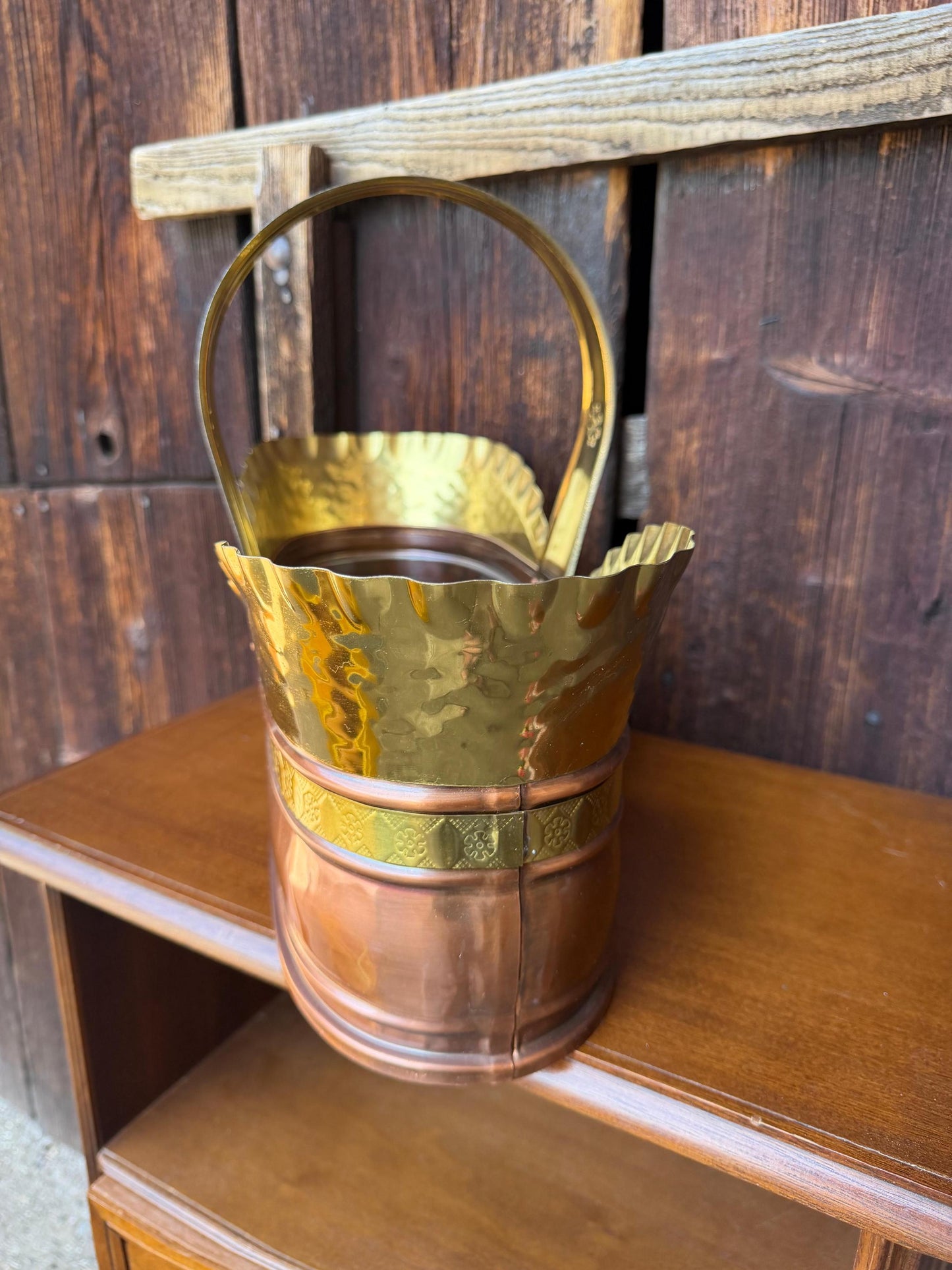 Vintage Korbschale aus gehämmertem Kupfer und Messing, Art Nouveau