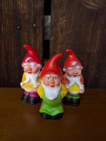 Set von 4 Vintage Gartenzwerge mit Akkordeonspieler, Kunststoff