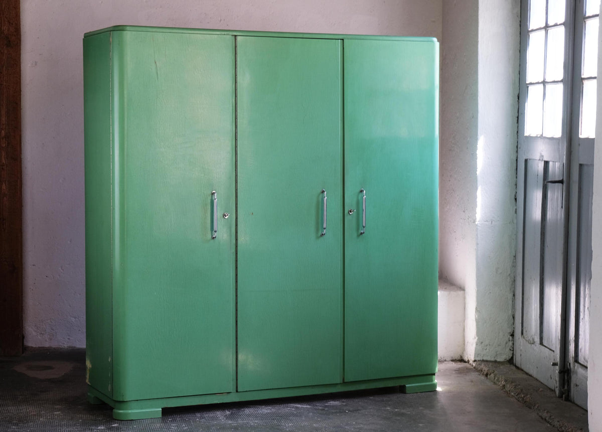 Vintage Kleiderschrank dreitürig, lindgrün, Bauhaus