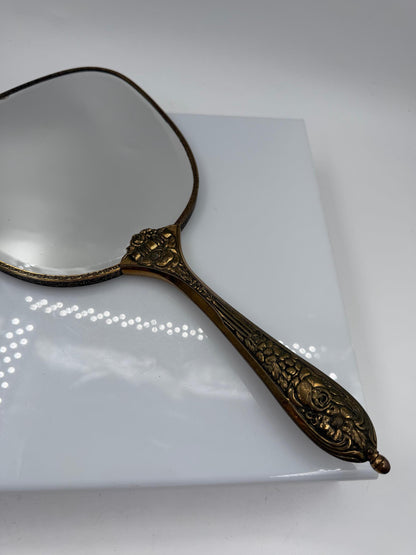 Vintage Handspiegel mit Metallrahmen und besticktem Textilrücken