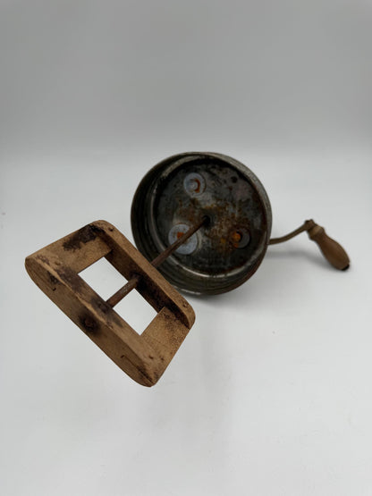 Vintage Butterfass und Sahneschläger aus Gusseisen mit Holzkurbel
