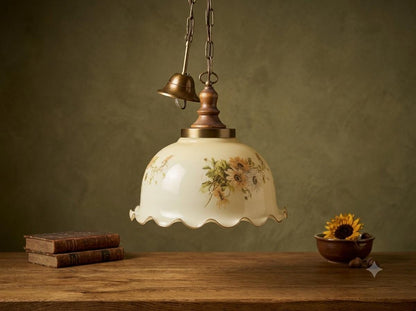 Vintage Hängeleuchte Opalglas mit Sonnenblumen-Motiv