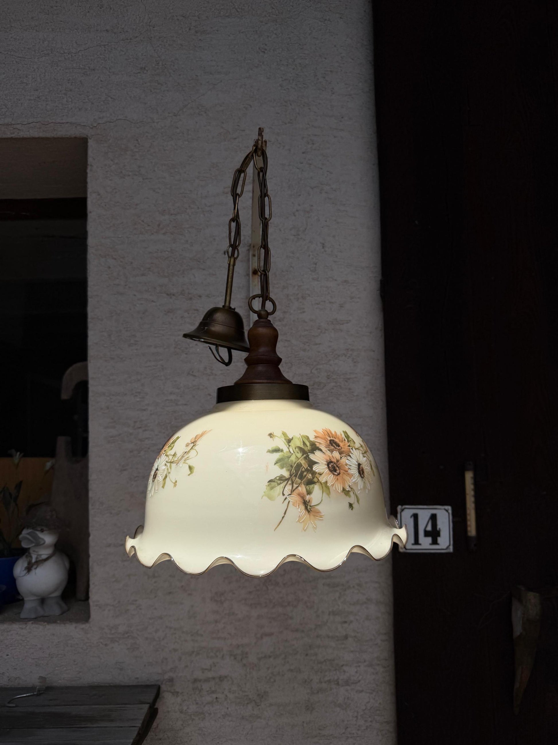 Vintage Hängeleuchte Opalglas mit Sonnenblumen-Motiv