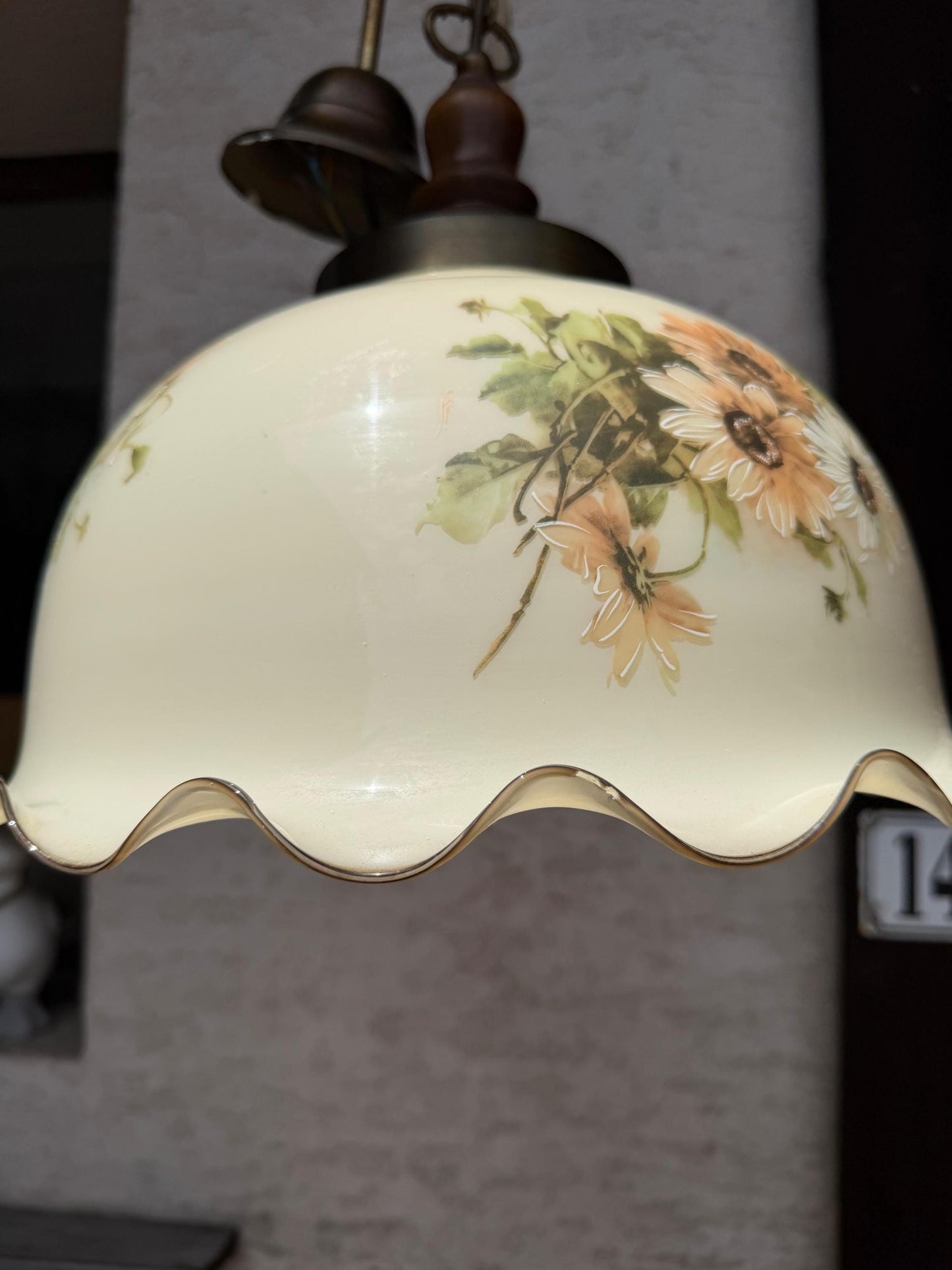 Vintage Hängeleuchte Opalglas mit Sonnenblumen-Motiv
