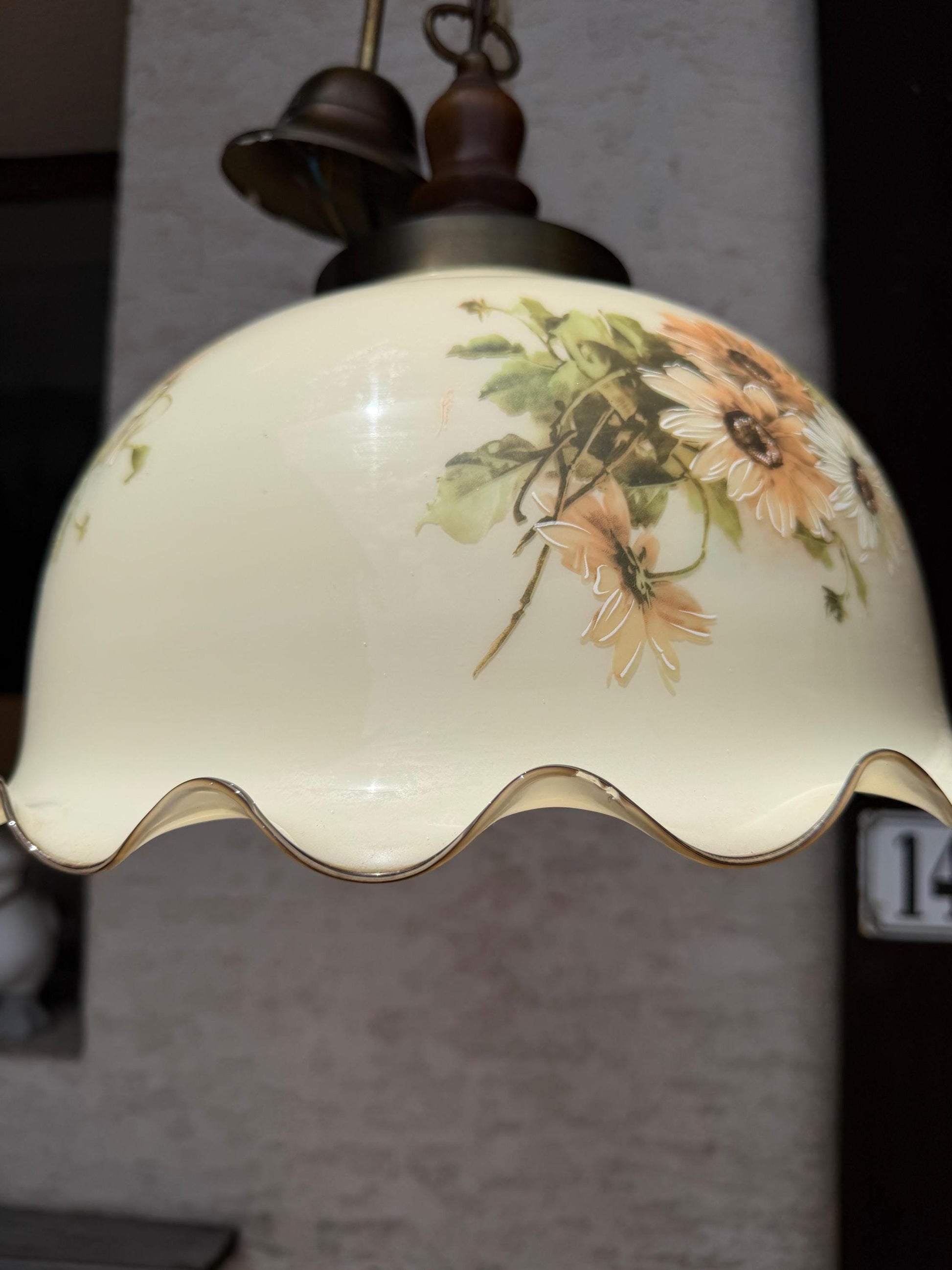 Vintage Hängeleuchte Opalglas mit Sonnenblumen-Motiv