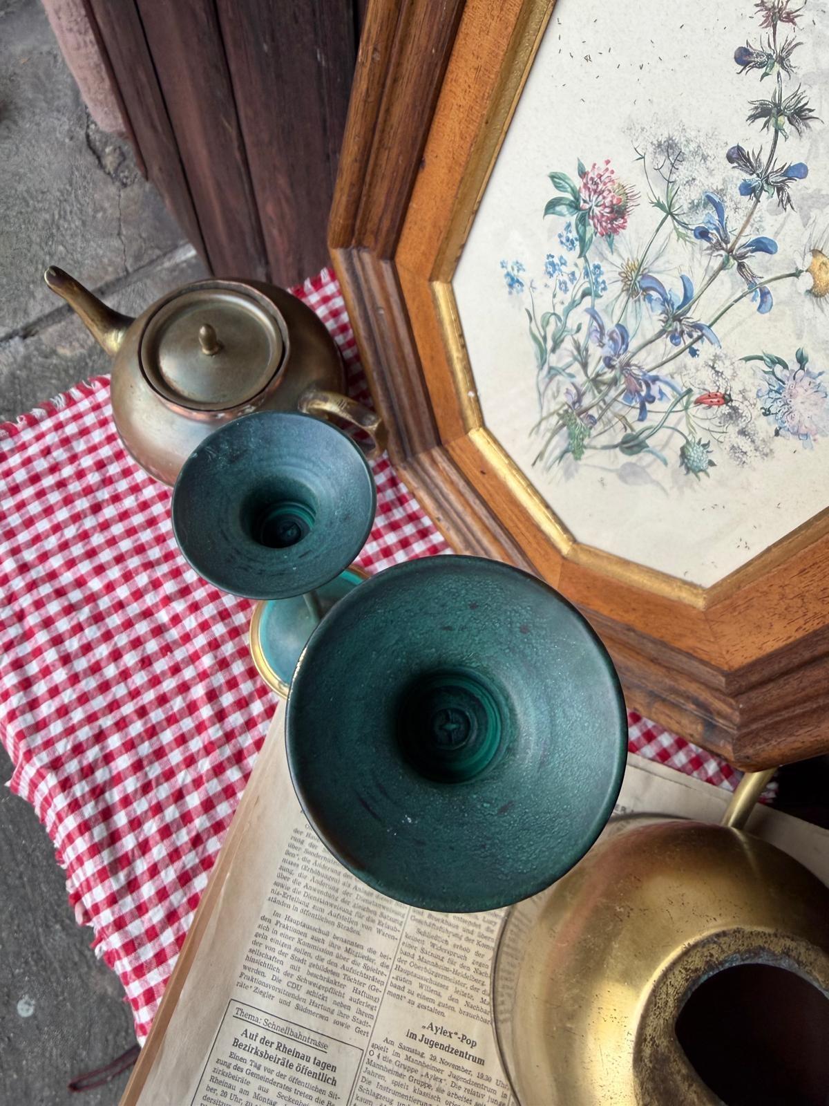 Set von 2 Vintage Kerzenhalter von Gilde, grün-goldenes Metall mit Patina