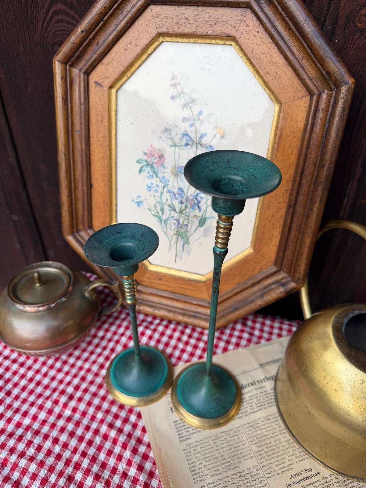 Set von 2 Vintage Kerzenhalter von Gilde, grün-goldenes Metall mit Patina