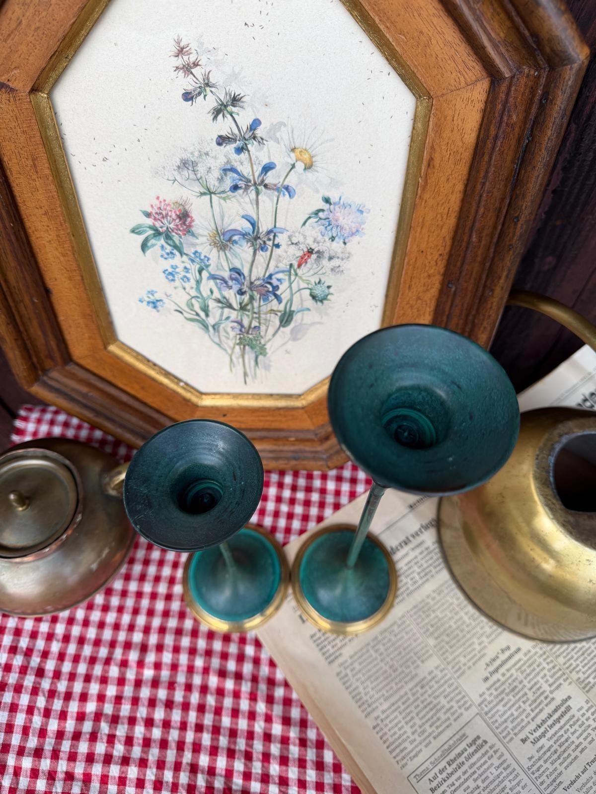 Set von 2 Vintage Kerzenhalter von Gilde, grün-goldenes Metall mit Patina
