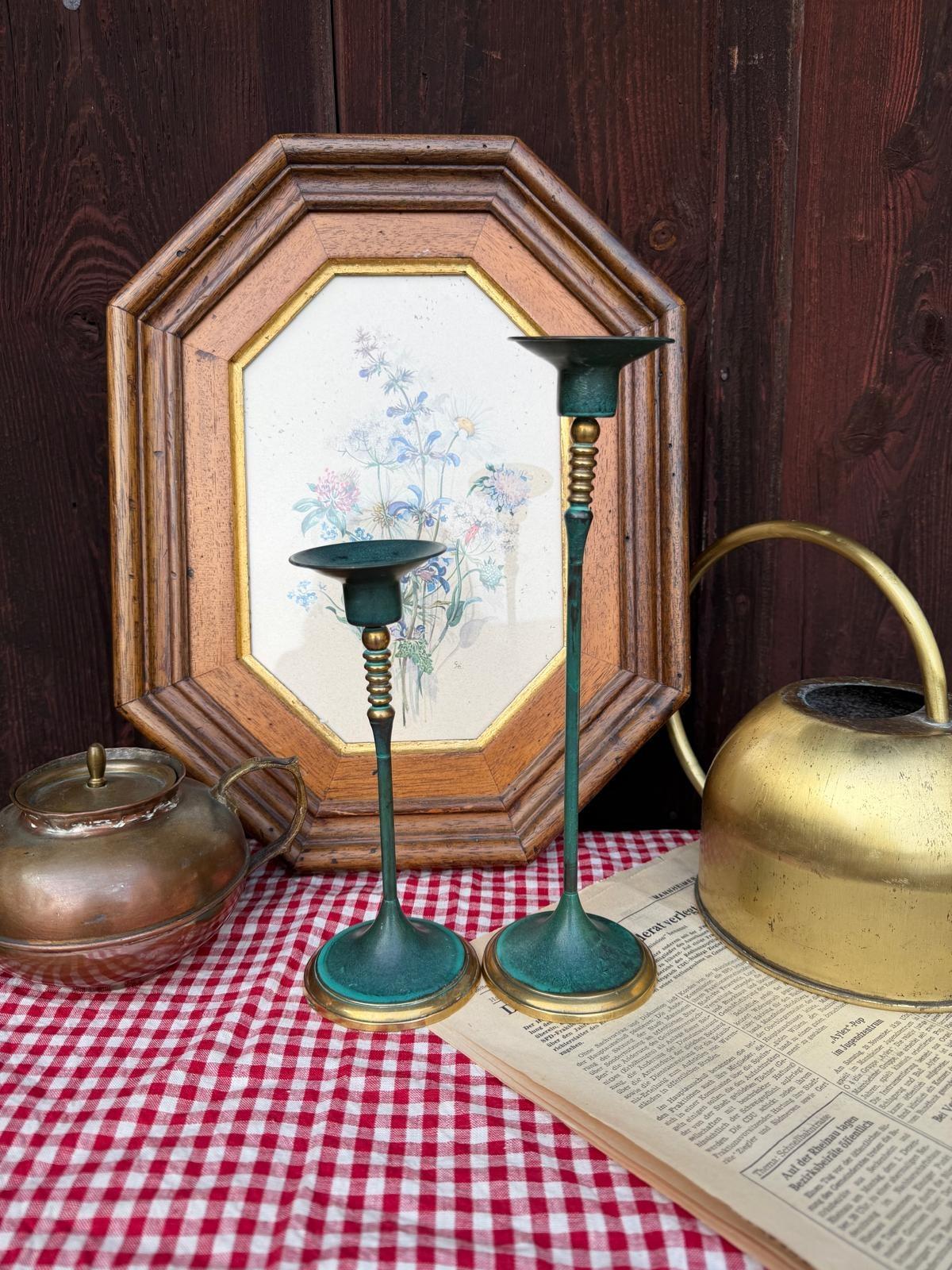Set von 2 Vintage Kerzenhalter von Gilde, grün-goldenes Metall mit Patina