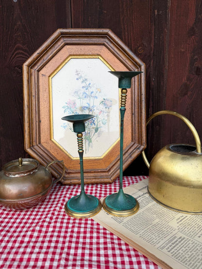 Set von 2 Vintage Kerzenhalter von Gilde, grün-goldenes Metall mit Patina