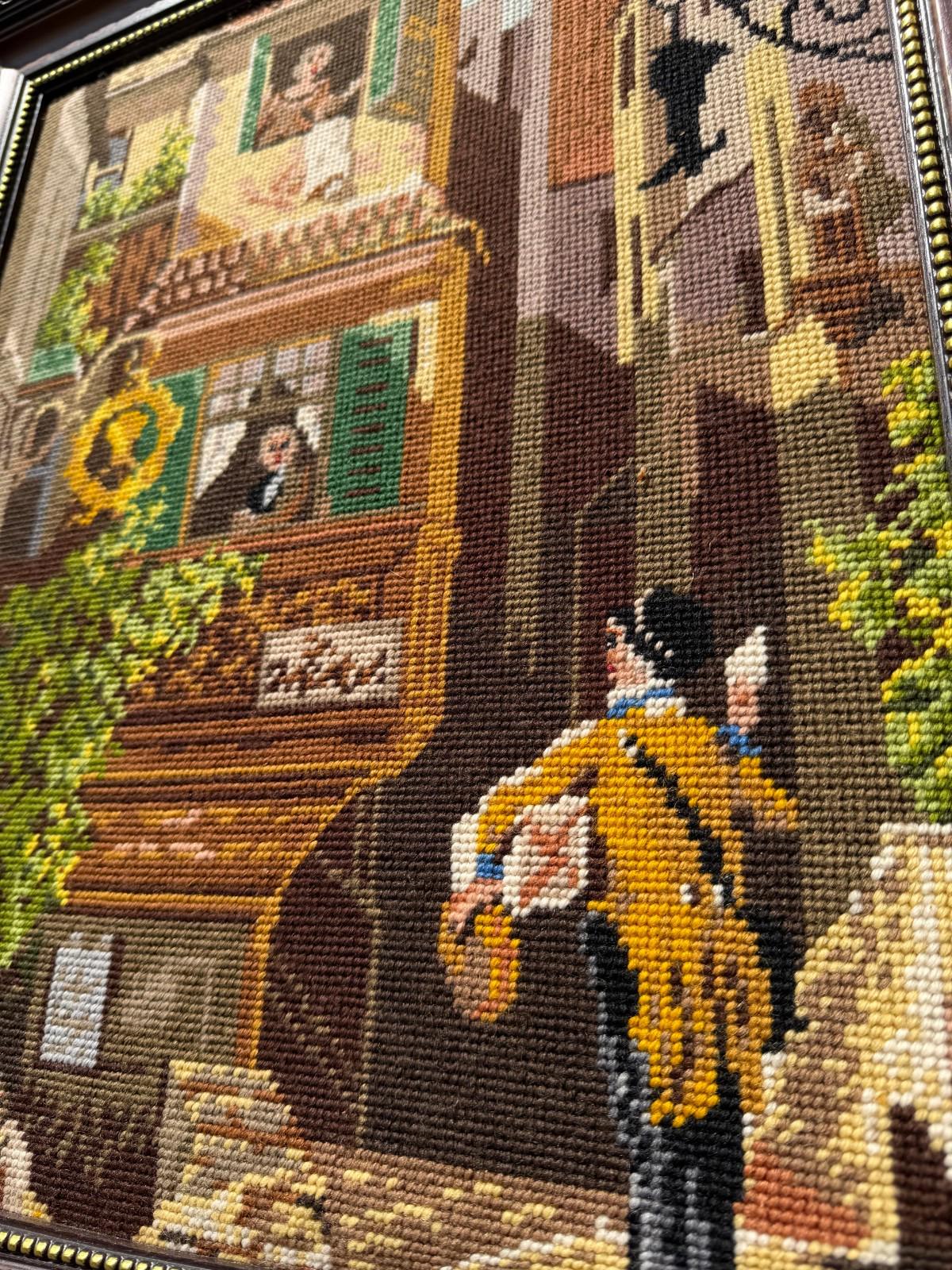 Vintage Kreuzstich Stickbild Historische Straßenszene im Holzrahmen