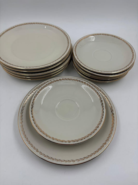 Vintage Geschirrset Zeh Scherzer Bavaria, Goldrand Blumendekor, 12-teilig