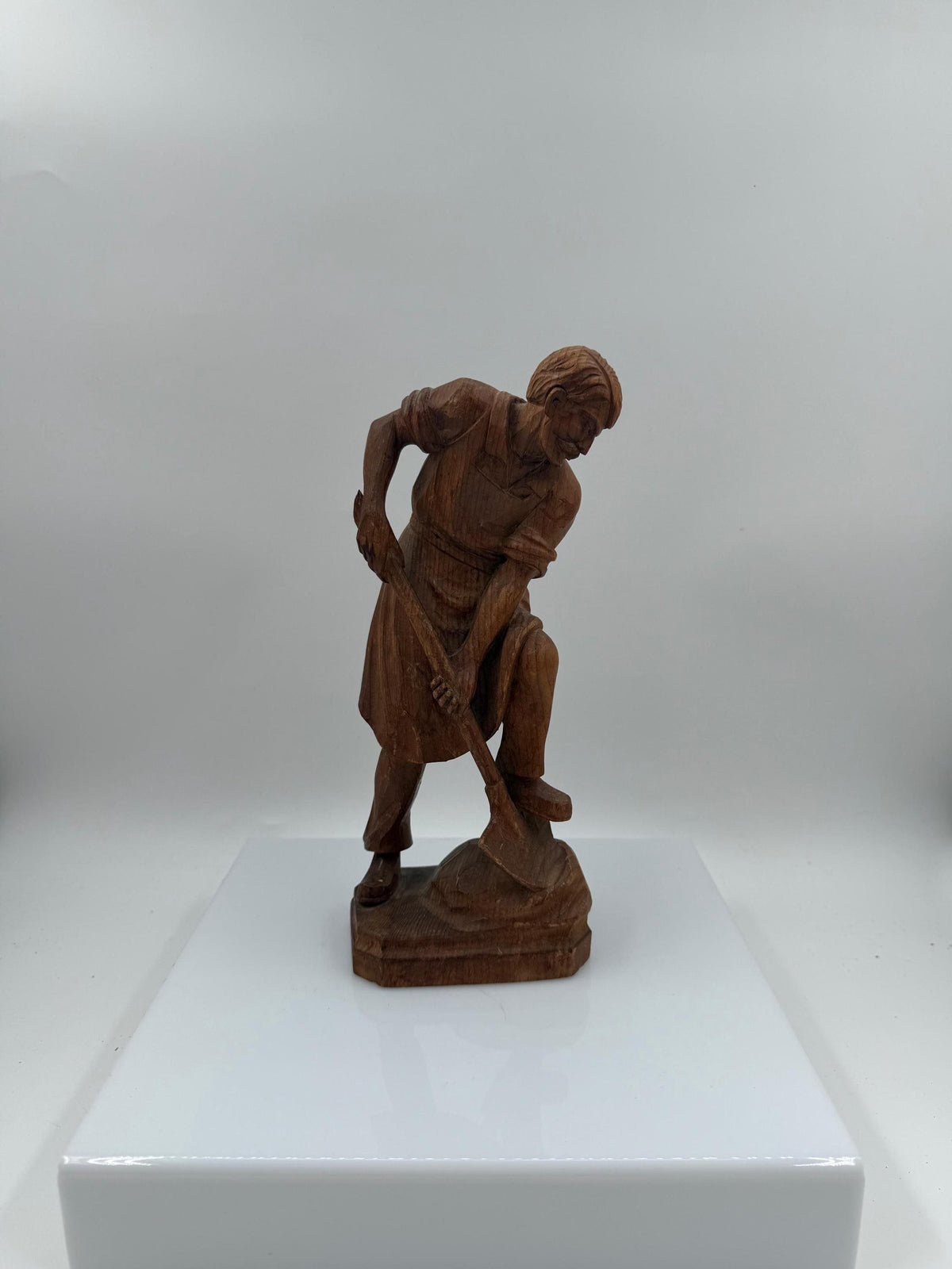 Vintage Schwarzwald Holzfigur "Bauer mit Schaufel" handgeschnitzt