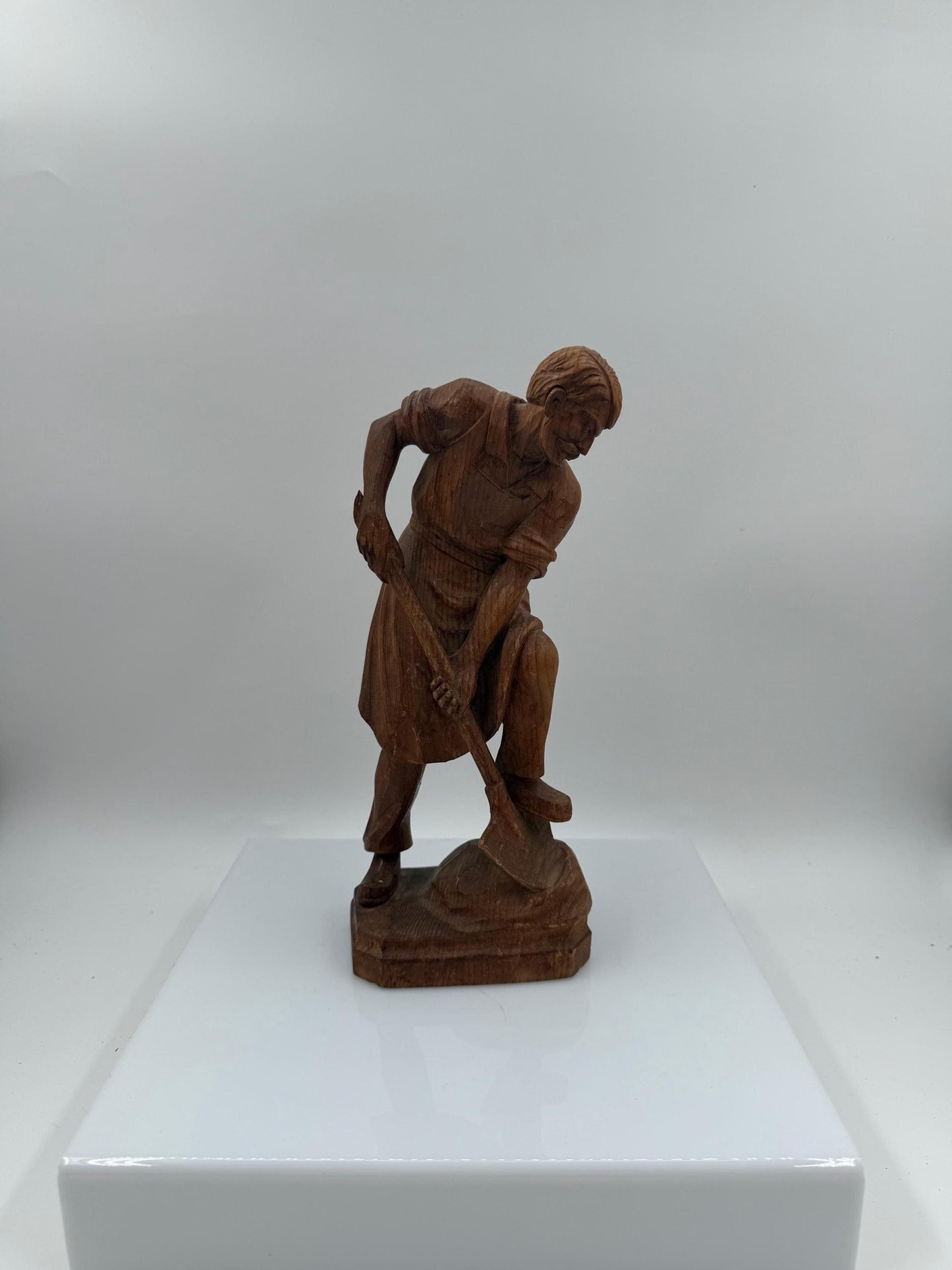 Vintage Schwarzwald Holzfigur "Bauer mit Schaufel" handgeschnitzt