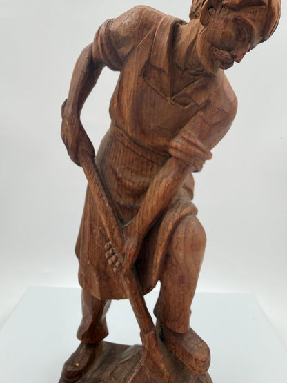 Vintage Schwarzwald Holzfigur "Bauer mit Schaufel" handgeschnitzt