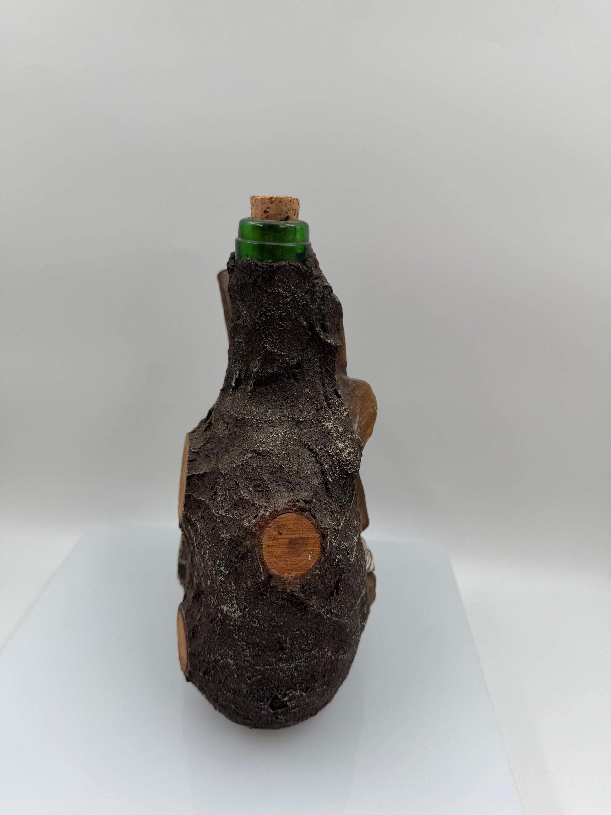 Vintage Karaffe "Waldgeist" Schwarzwälder Volkskunst handgeschnitzt mit Korken