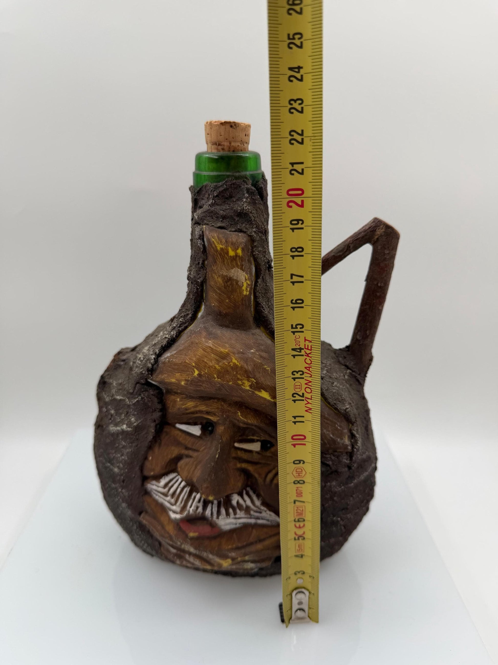 Vintage Karaffe "Waldgeist" Schwarzwälder Volkskunst handgeschnitzt mit Korken