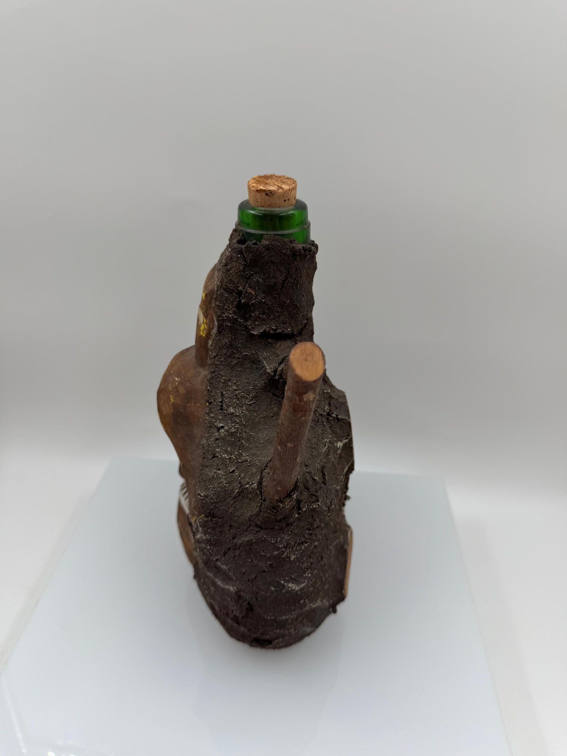 Vintage Karaffe "Waldgeist" Schwarzwälder Volkskunst handgeschnitzt mit Korken