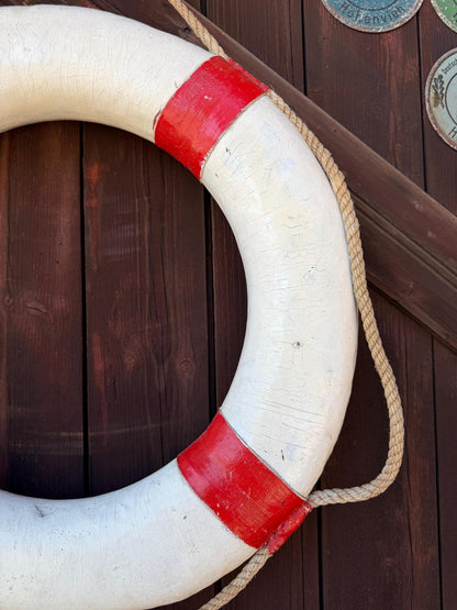 Vintage Rettungsring Weiß Rot mit Seil, maritime Wanddeko