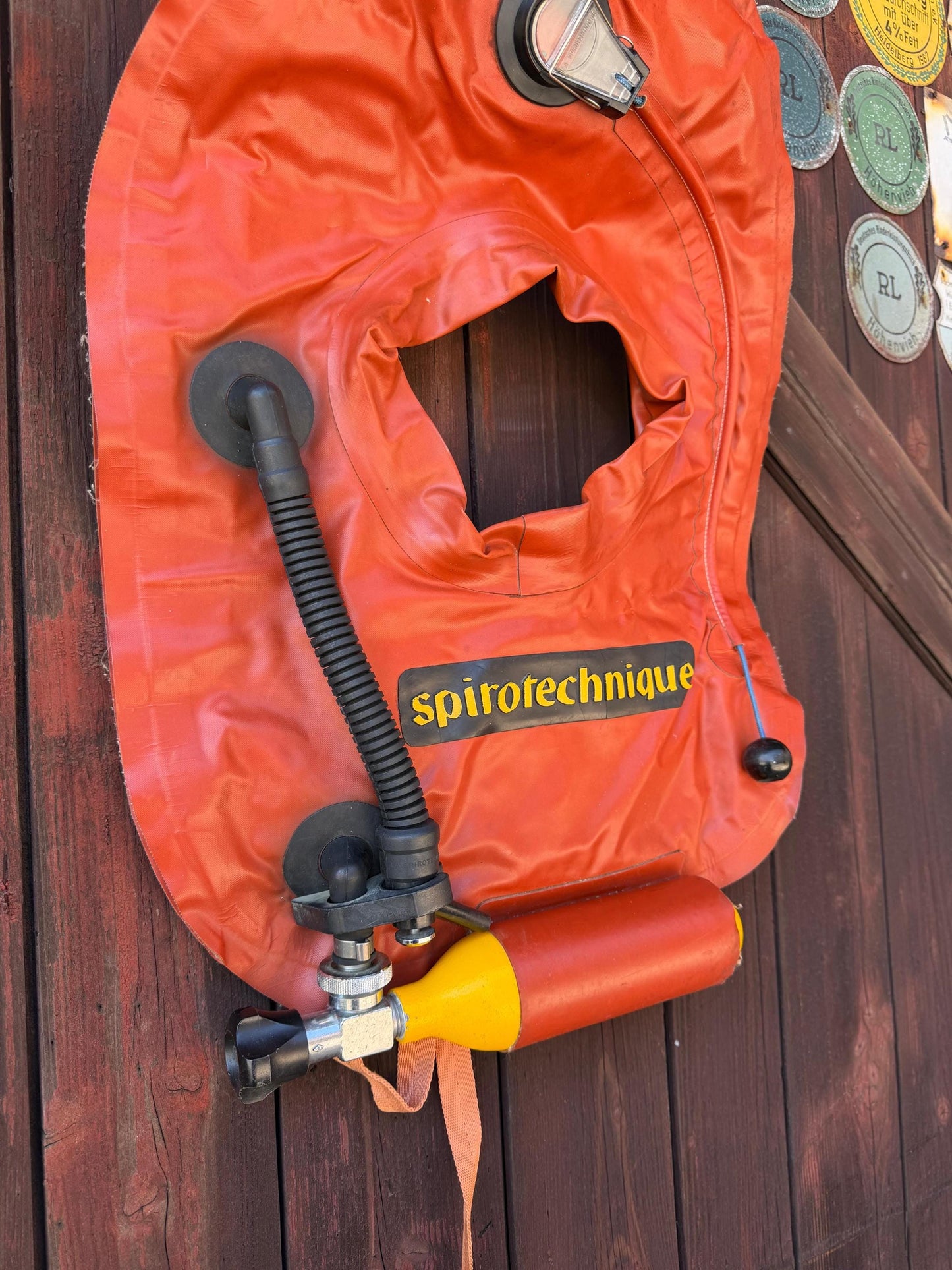 Vintage aufblasbare Rettungsweste Orange, maritim, dekorativ